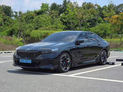 صورة 1 لـ 2024 BMW I5