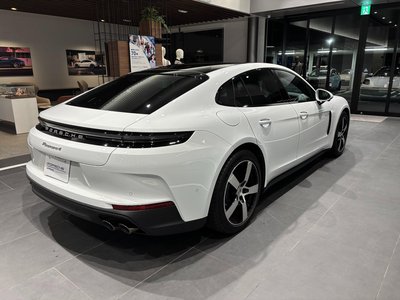 PORSCHE PANAMERA - 8