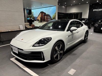 PORSCHE PANAMERA - 3