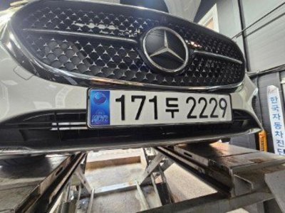 MERCEDES-BENZ E-CLASS - 1