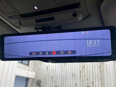 LAND ROVER DEFENDER - 8
