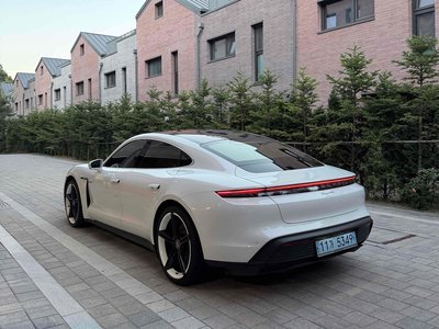 صورة 3 لـ 2023 Porsche TAYCAN