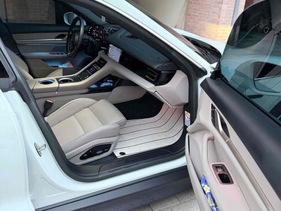صورة 8 لـ 2023 Porsche TAYCAN