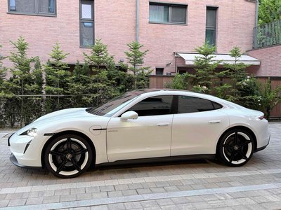 صورة 7 لـ 2023 Porsche TAYCAN
