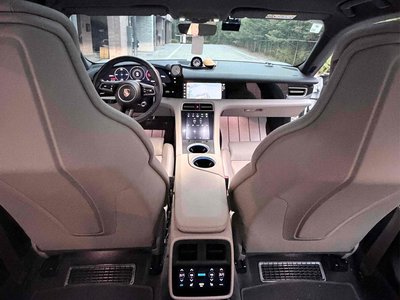 صورة 10 لـ 2023 Porsche TAYCAN