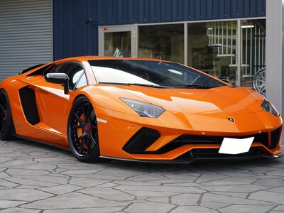 LAMBORGHINI AVENTADOR