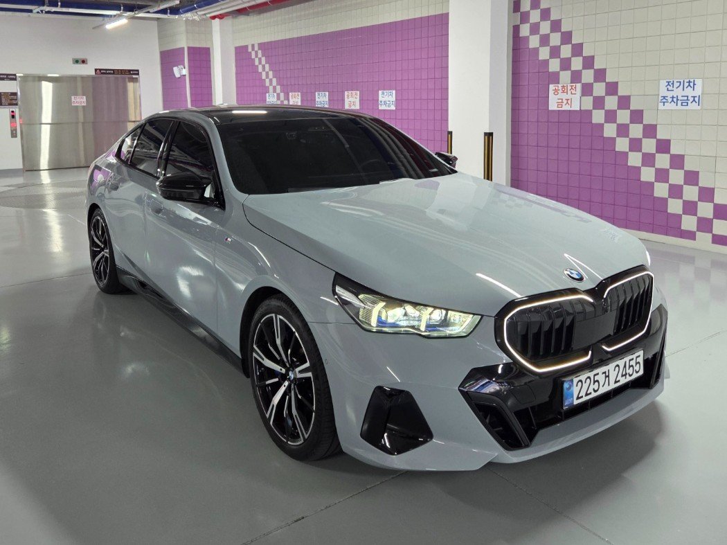 BMW 5 SERIES - View 1