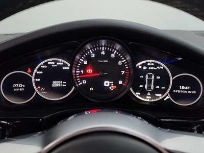 2018 Porsche PANAMERA — миниатюра 11