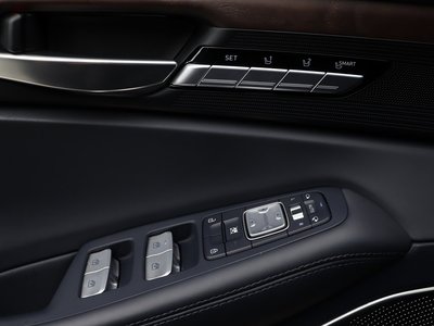 2019 Genesis G90 thumbnail 13