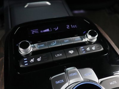 2019 Genesis G90 thumbnail 17