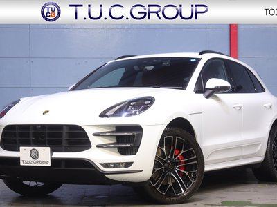 PORSCHE MACAN - 1