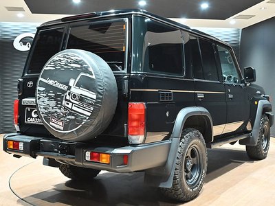 TOYOTA LAND CRUISER 70 - 2