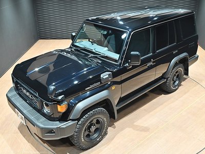 TOYOTA LAND CRUISER 70 - 7