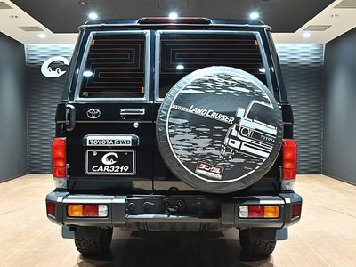 TOYOTA LAND CRUISER 70 - 4