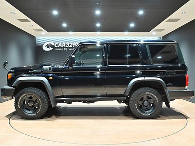 TOYOTA LAND CRUISER 70 - 5