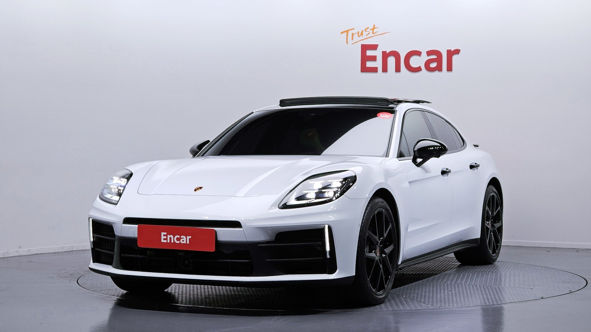 PORSCHE PANAMERA - View 1