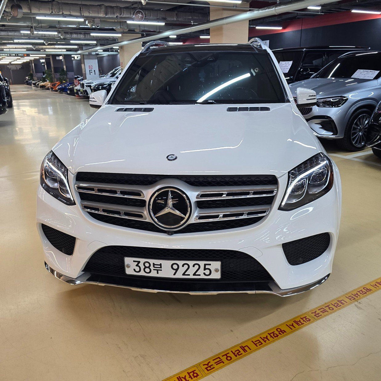 MERCEDES-BENZ GLS - View 1