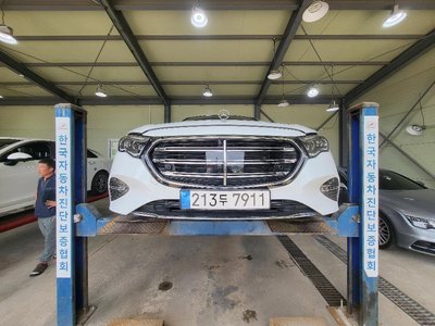 MERCEDES-BENZ E-CLASS - 1