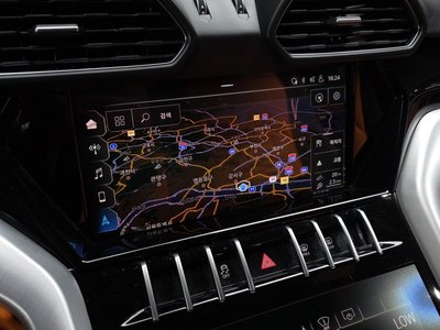 2020 Lamborghini URUS thumbnail 15