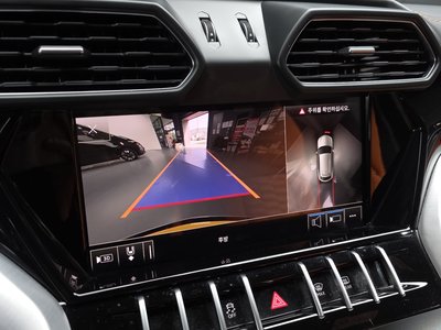 2020 Lamborghini URUS thumbnail 16
