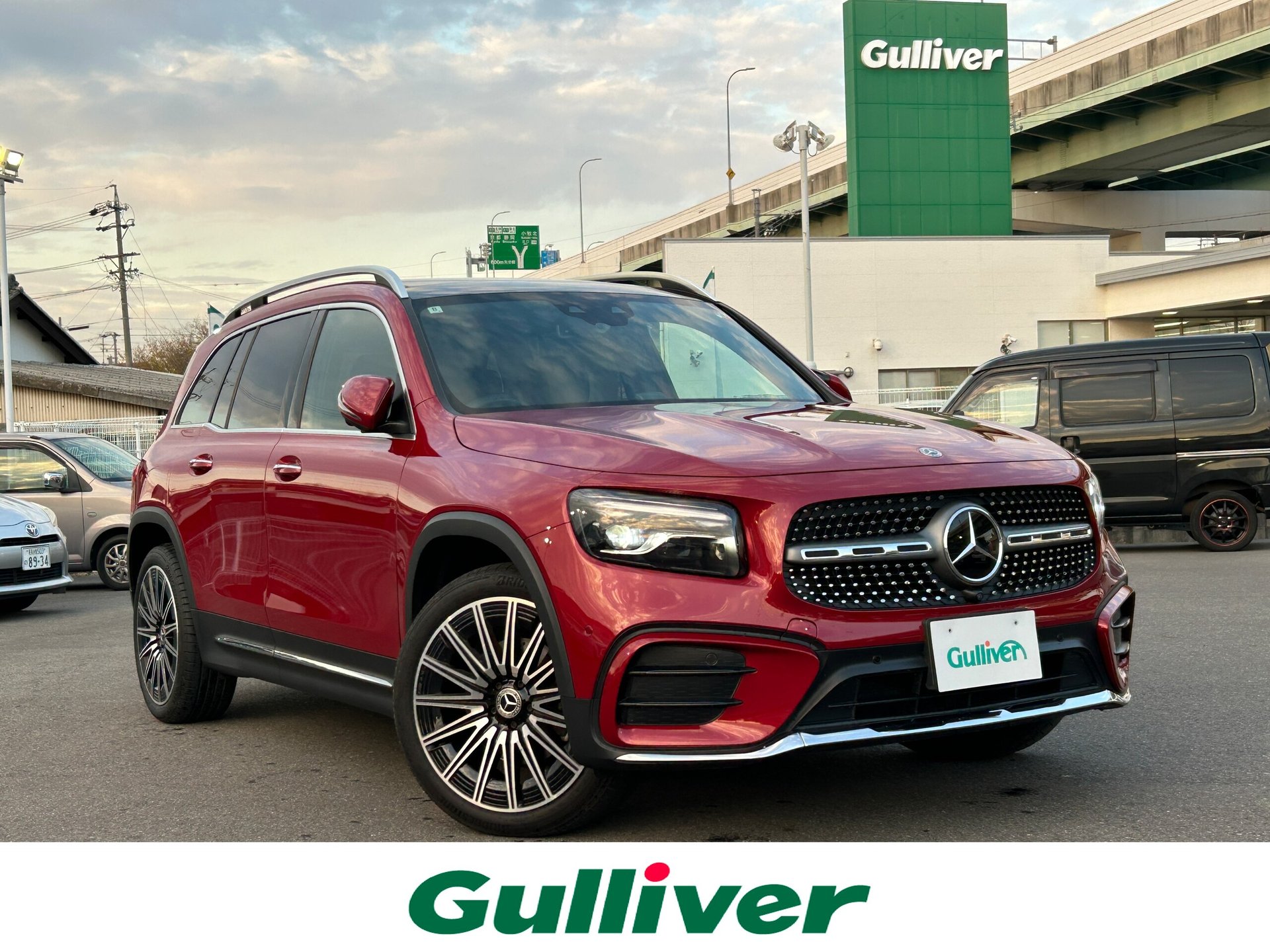 MERCEDES-BENZ GLB - View 1