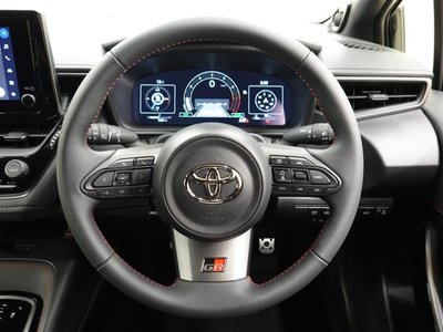2025 Toyota GR COROLLA — миниатюра 16