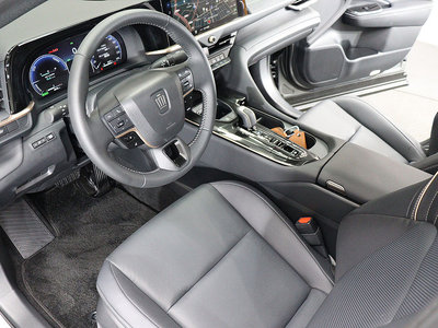 صورة 10 لـ 2025 Toyota CROWN CROSSOVER
