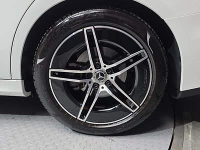 MERCEDES-BENZ E-CLASS - 8