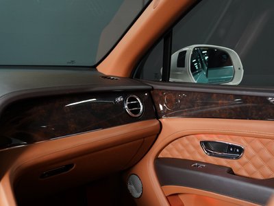 2022 Bentley BENTAYGA thumbnail 16