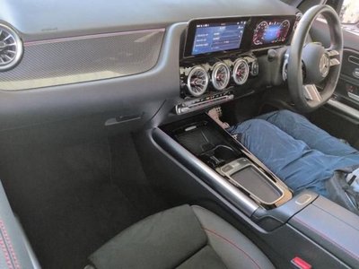 MERCEDES-BENZ GLA - 4