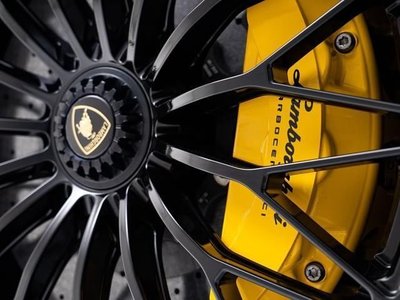 LAMBORGHINI AVENTADOR - 2