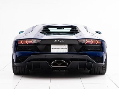 LAMBORGHINI AVENTADOR - 8