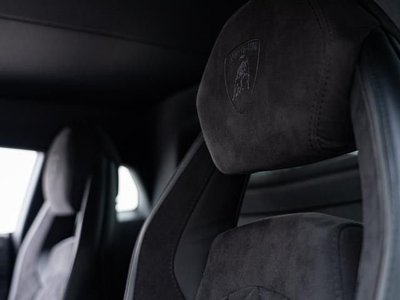 LAMBORGHINI AVENTADOR - 4
