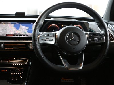 MERCEDES-BENZ EQC - 10