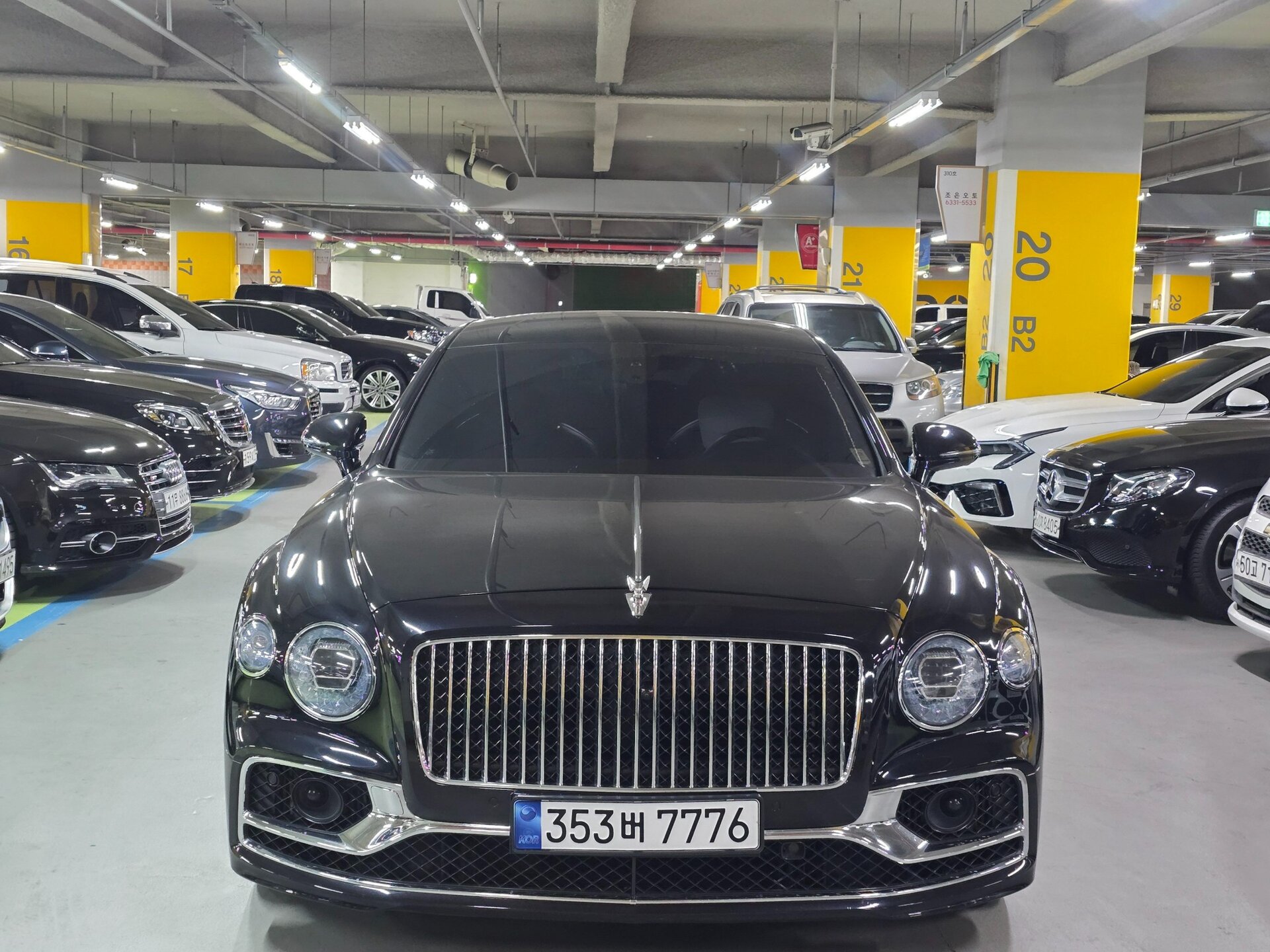 BENTLEY FLYING SPUR - View 1