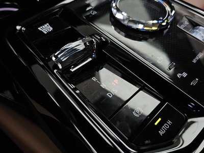 صورة 9 لـ 2025 BMW 5 SERIES