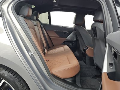 2025 BMW 5 SERIES 缩略图 12