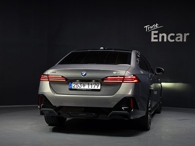 صورة 4 لـ 2025 BMW 5 SERIES