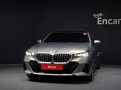 صورة 2 لـ 2025 BMW 5 SERIES