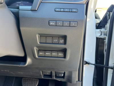 2025 Lexus GX thumbnail 31