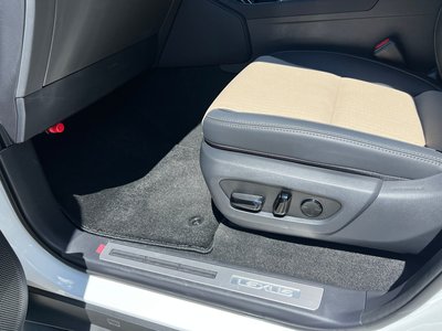 2025 Lexus GX thumbnail 36