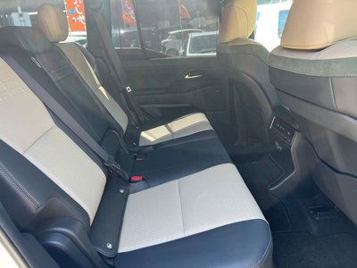 2025 Lexus GX thumbnail 37