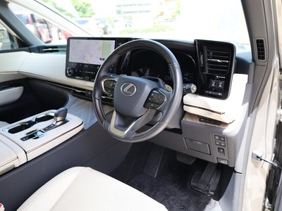 صورة 4 لـ 2024 Lexus LM