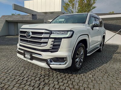 TOYOTA LAND CRUISER 300