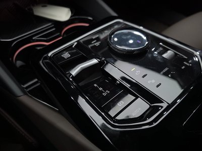 صورة 8 لـ 2025 BMW 5 SERIES
