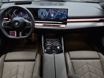 صورة 1 لـ 2025 BMW 5 SERIES