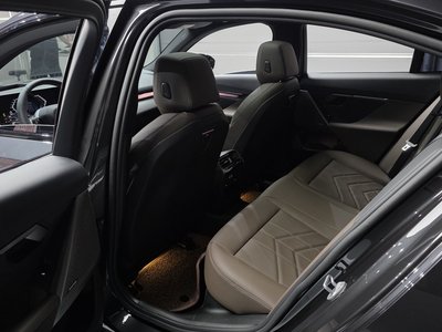 2025 BMW 5 SERIES — миниатюра 14