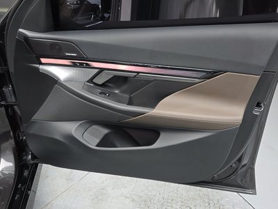 2025 BMW 5 SERIES — миниатюра 11