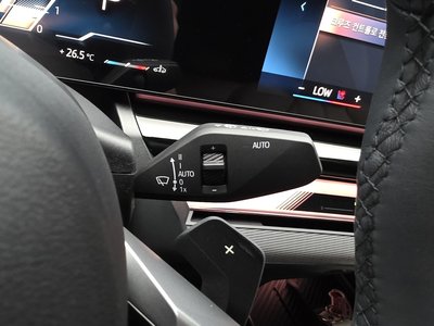 2025 BMW 5 SERIES — миниатюра 25