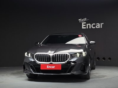 صورة 4 لـ 2025 BMW 5 SERIES